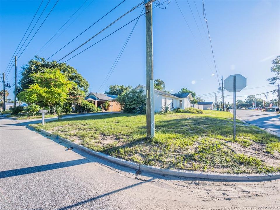 For Sale: $305,000 (3 beds, 2 baths, 1603 Square Feet)