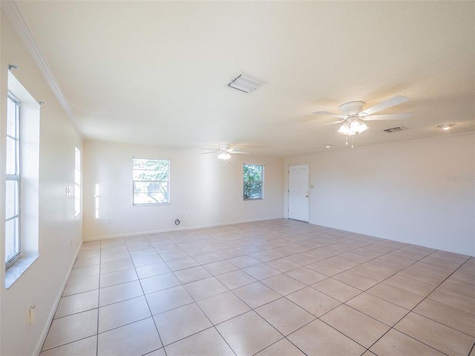 For Sale: $305,000 (3 beds, 2 baths, 1603 Square Feet)