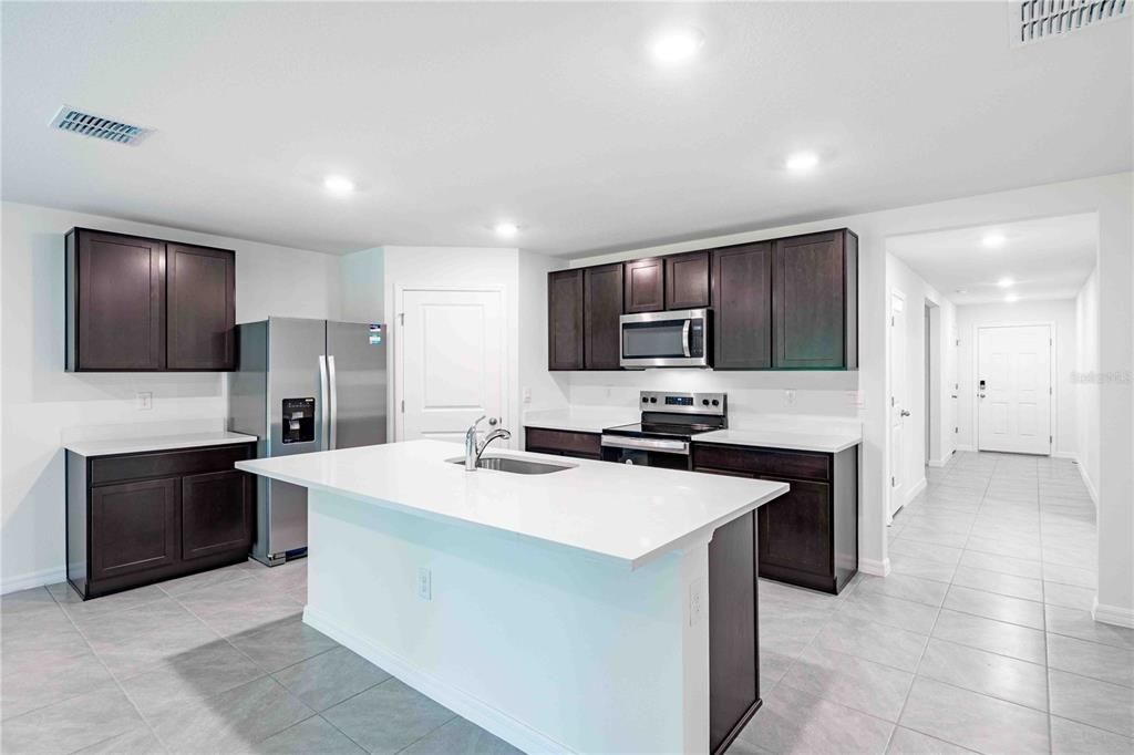 В аренду: $1,850 (4 спален, 2 ванн, 1828 Квадратных фут)