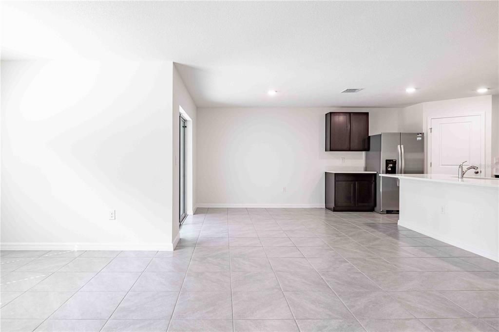 В аренду: $1,850 (4 спален, 2 ванн, 1828 Квадратных фут)