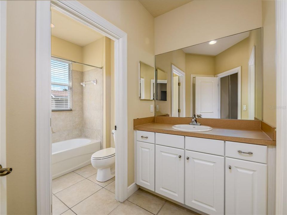 Active With Contract: $2,500 (3 beds, 2 baths, 2286 Square Feet)