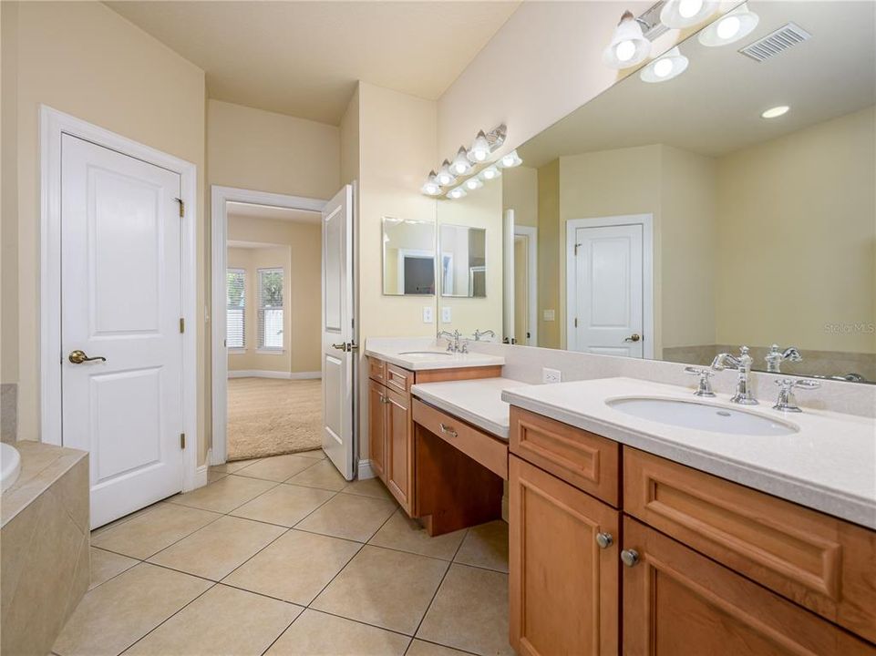 Active With Contract: $2,500 (3 beds, 2 baths, 2286 Square Feet)