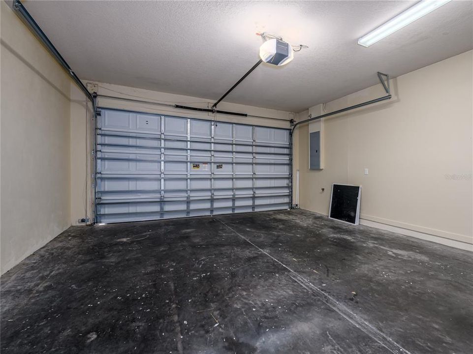 Active With Contract: $2,500 (3 beds, 2 baths, 2286 Square Feet)