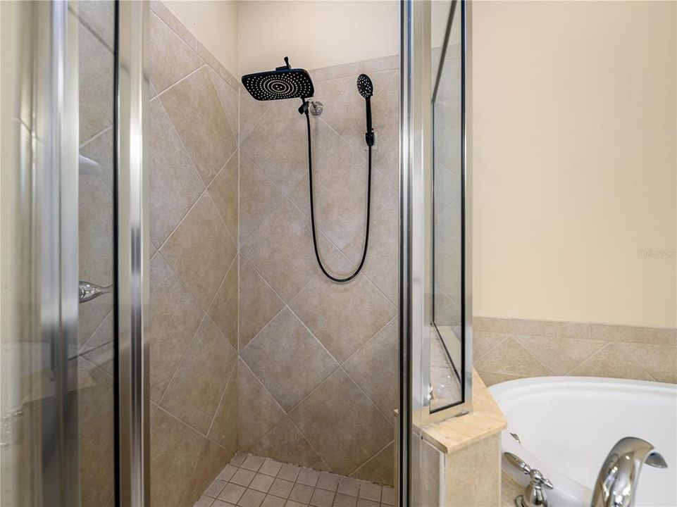 Active With Contract: $2,500 (3 beds, 2 baths, 2286 Square Feet)