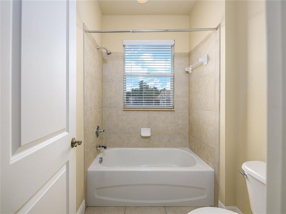 Active With Contract: $2,500 (3 beds, 2 baths, 2286 Square Feet)