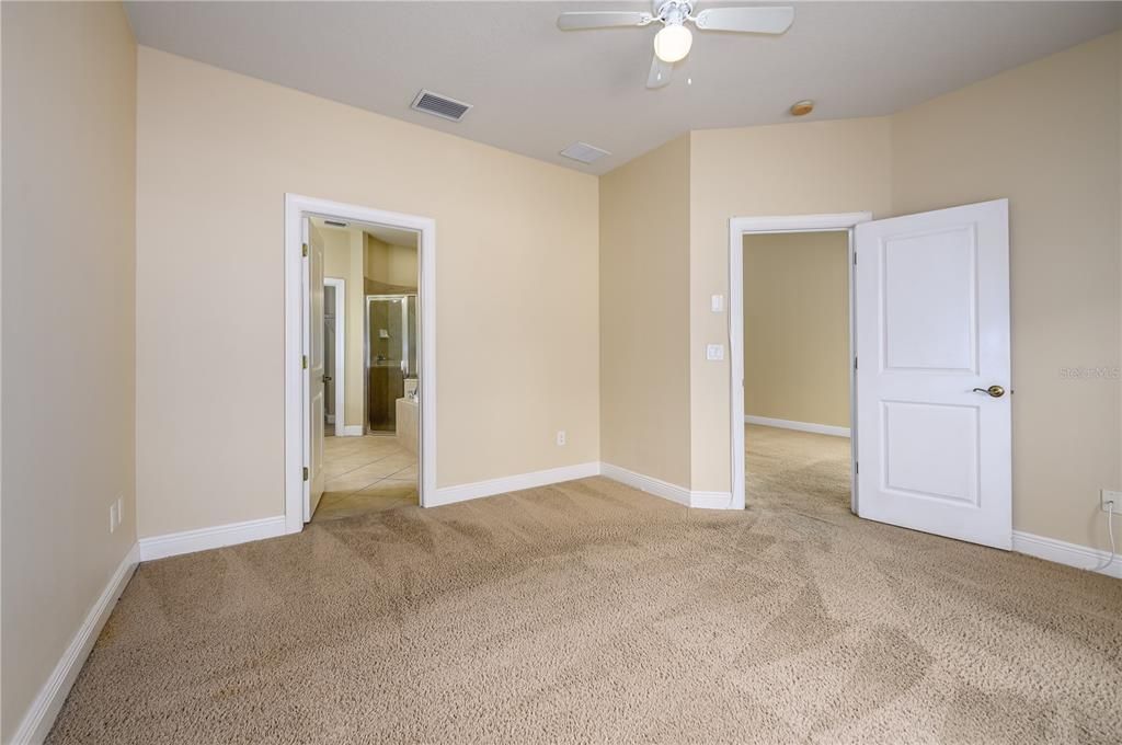 Active With Contract: $2,500 (3 beds, 2 baths, 2286 Square Feet)