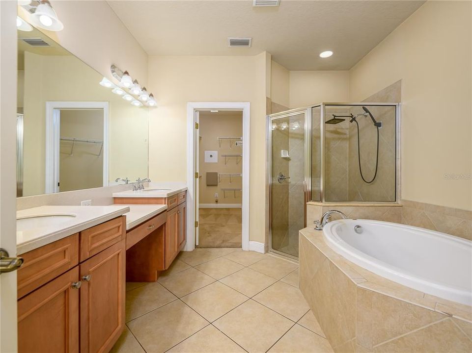 Active With Contract: $2,500 (3 beds, 2 baths, 2286 Square Feet)