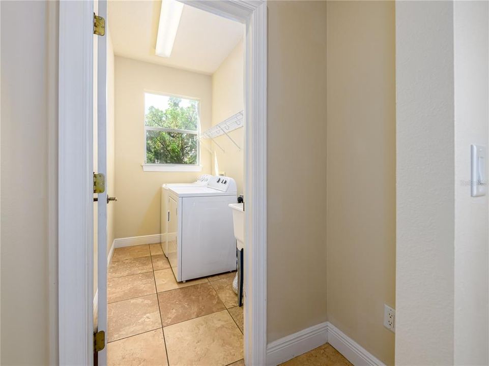 Active With Contract: $2,500 (3 beds, 2 baths, 2286 Square Feet)