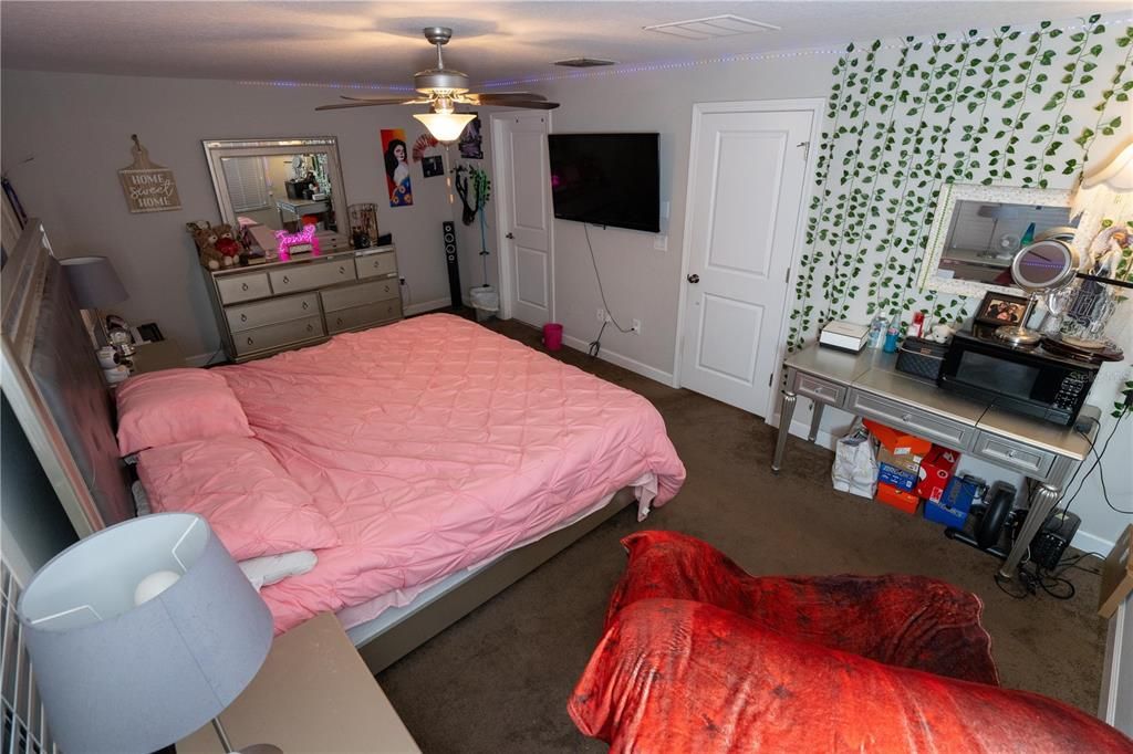 For Sale: $345,000 (3 beds, 2 baths, 1799 Square Feet)