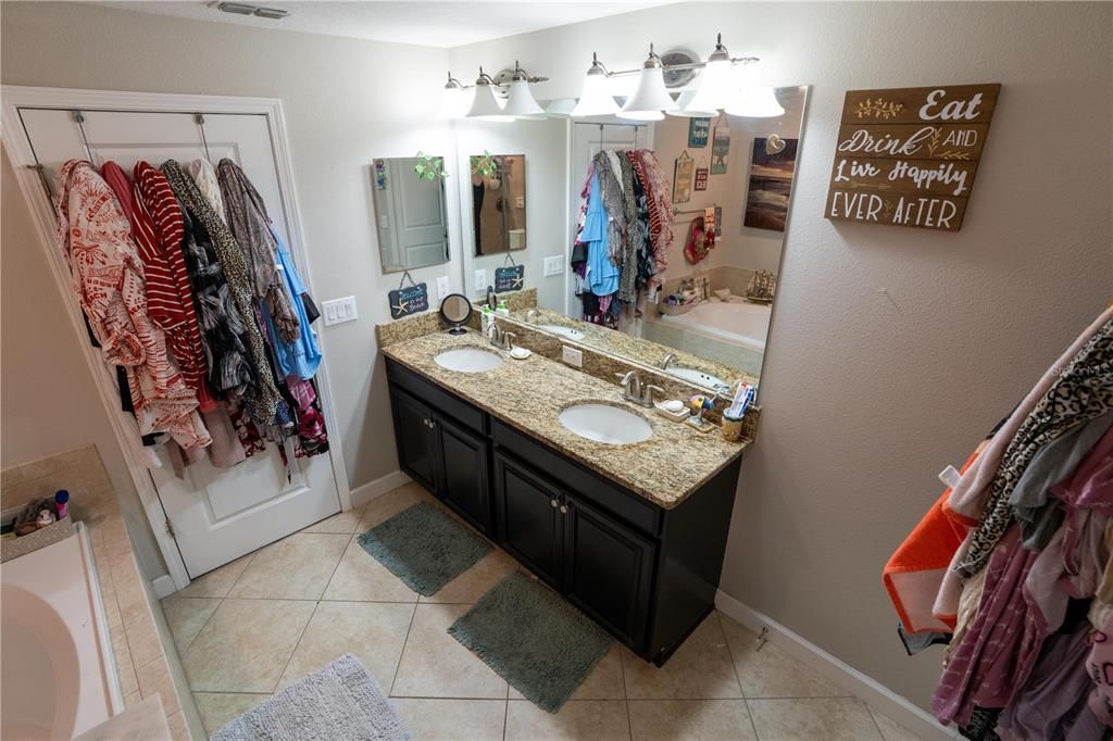 For Sale: $345,000 (3 beds, 2 baths, 1799 Square Feet)