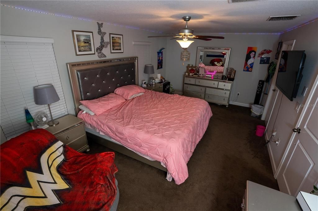 For Sale: $345,000 (3 beds, 2 baths, 1799 Square Feet)