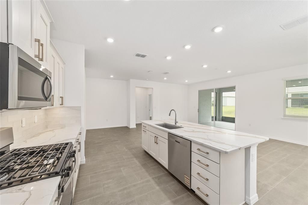 For Sale: $360,000 (3 beds, 2 baths, 1967 Square Feet)