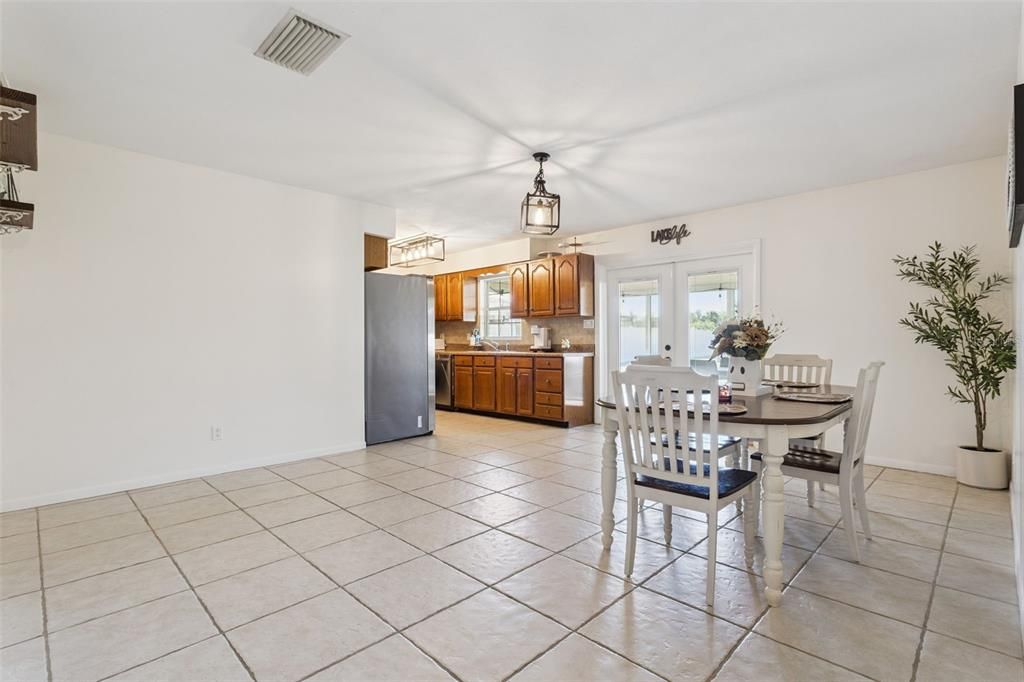 En Venta: $435,000 (3 camas, 2 baños, 1545 Pies cuadrados)