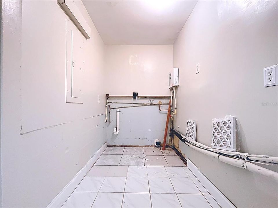 For Sale: $390,000 (4 beds, 2 baths, 1575 Square Feet)