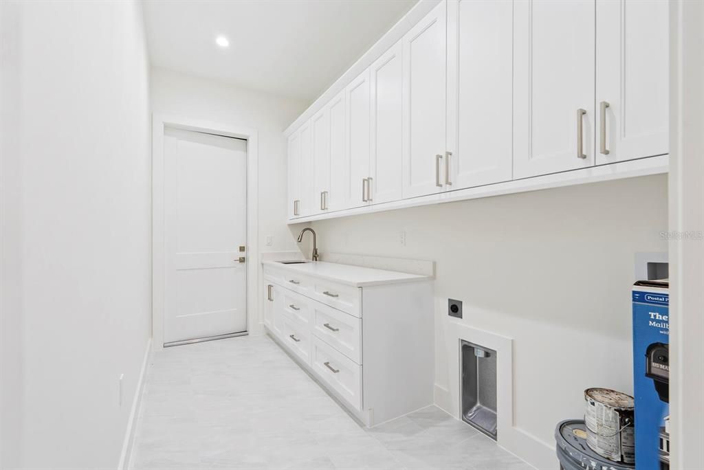 For Sale: $665,000 (3 beds, 3 baths, 2168 Square Feet)