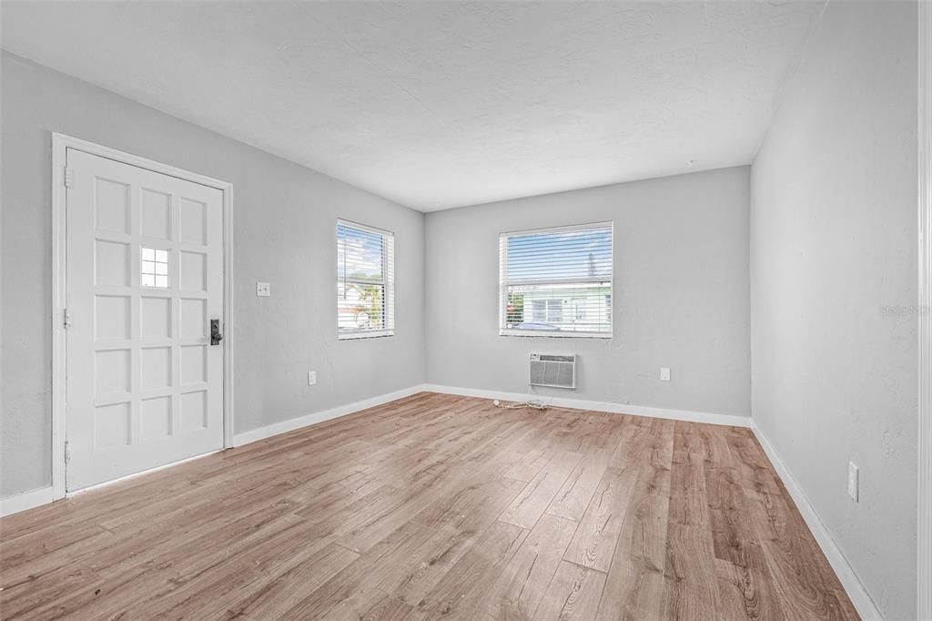 На продажу: $385,000 (0 спален, 0 ванн, 1008 Квадратных фут)