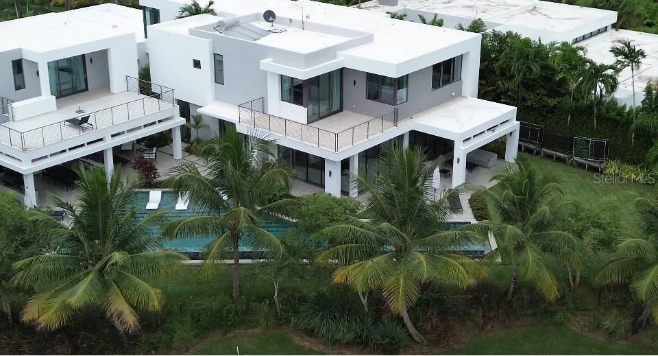 最近售出: $13,500,000 (5 贝兹, 7 浴室, 7114 平方英尺)