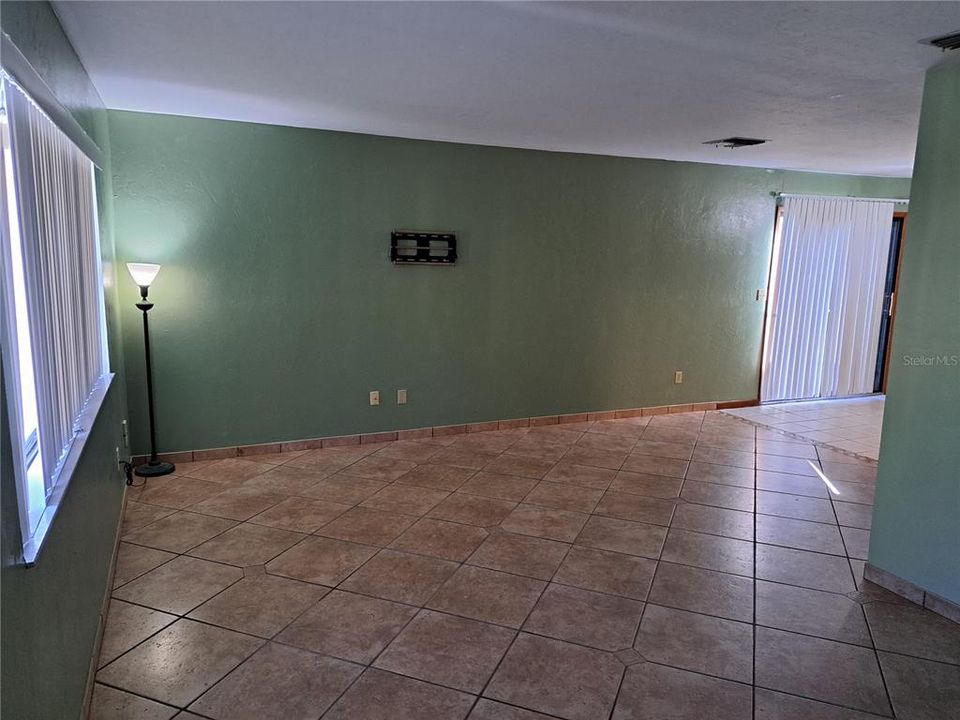 For Sale: $135,000 (2 beds, 2 baths, 1243 Square Feet)