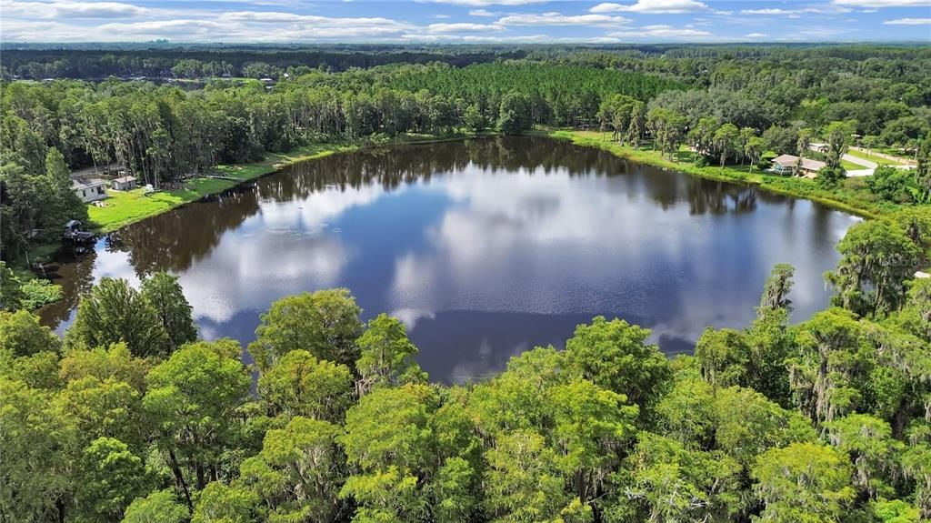 На продажу: $1,650,000 (5.11 acres)