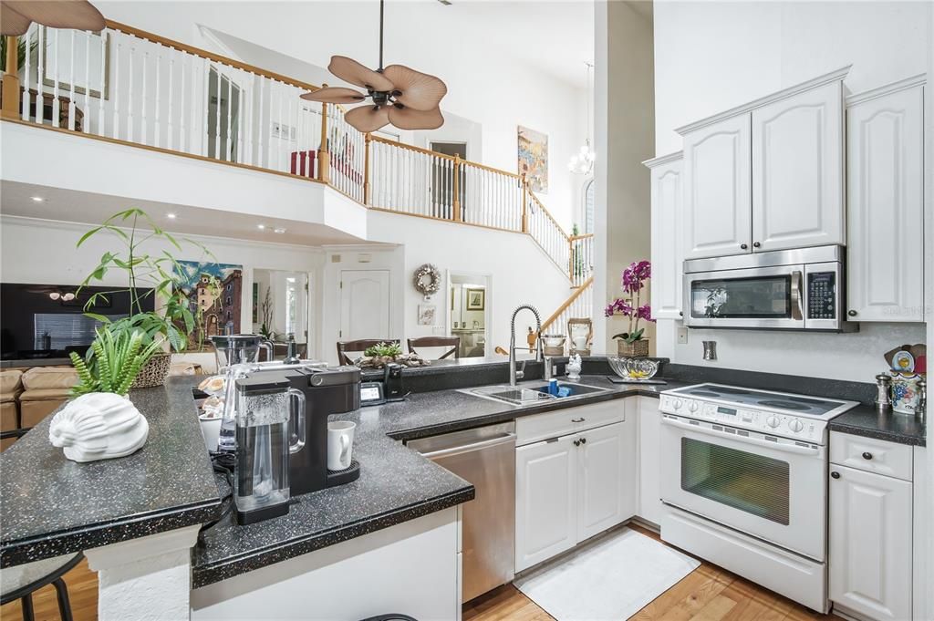 出租: $4,900 (4 贝兹, 3 浴室, 2358 平方英尺)