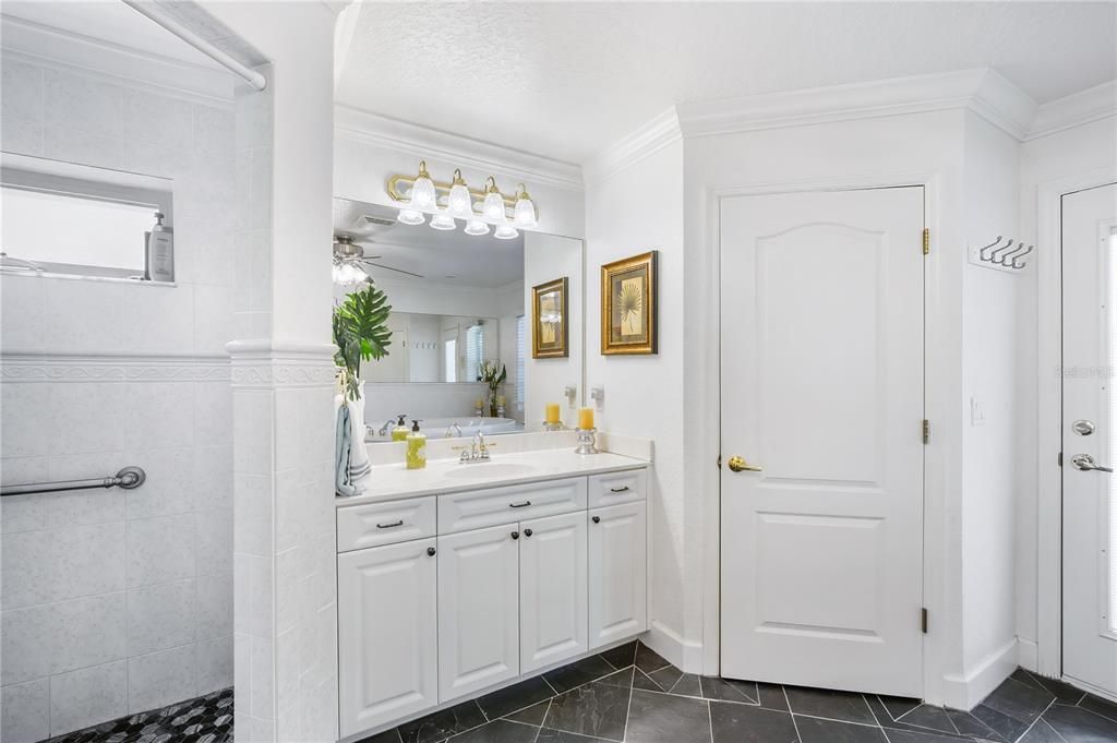 出租: $4,900 (4 贝兹, 3 浴室, 2358 平方英尺)