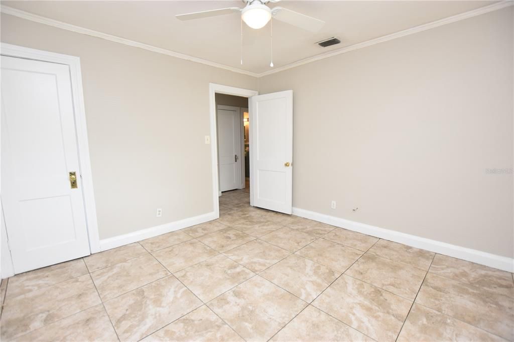 Activo con contrato: $175,000 (2 camas, 1 baños, 851 Pies cuadrados)