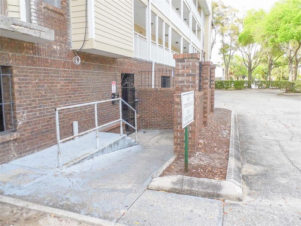 Active With Contract: $1,695 (1 beds, 1 baths, 631 Square Feet)