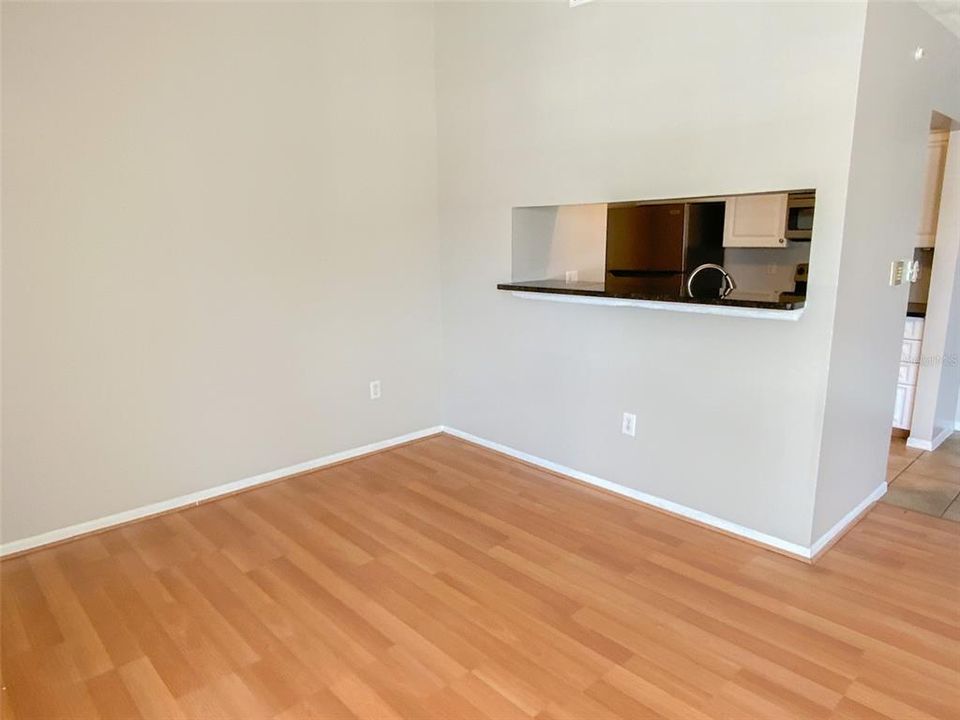 Active With Contract: $1,695 (1 beds, 1 baths, 631 Square Feet)