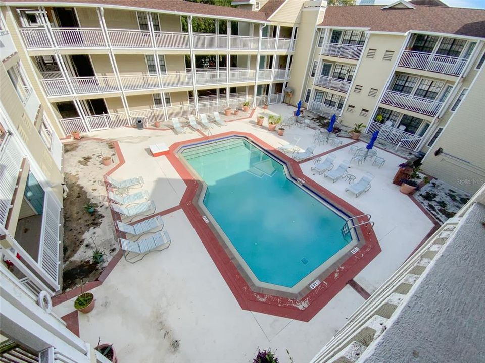Active With Contract: $1,695 (1 beds, 1 baths, 631 Square Feet)