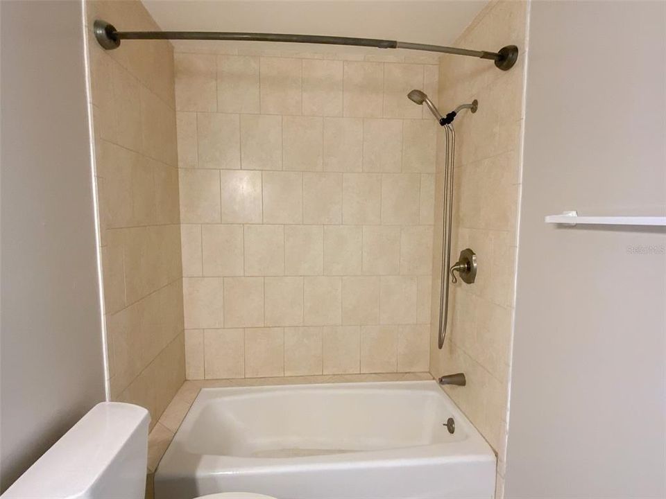 Active With Contract: $1,695 (1 beds, 1 baths, 631 Square Feet)