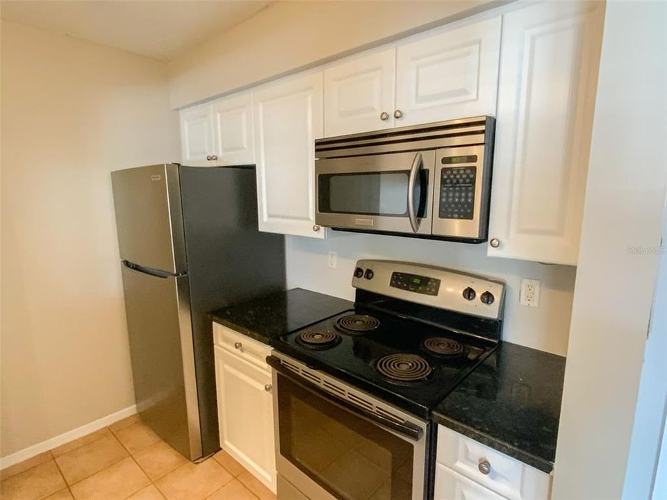 Active With Contract: $1,695 (1 beds, 1 baths, 631 Square Feet)