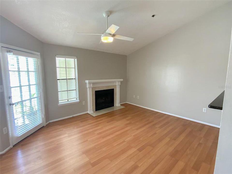 Active With Contract: $1,695 (1 beds, 1 baths, 631 Square Feet)