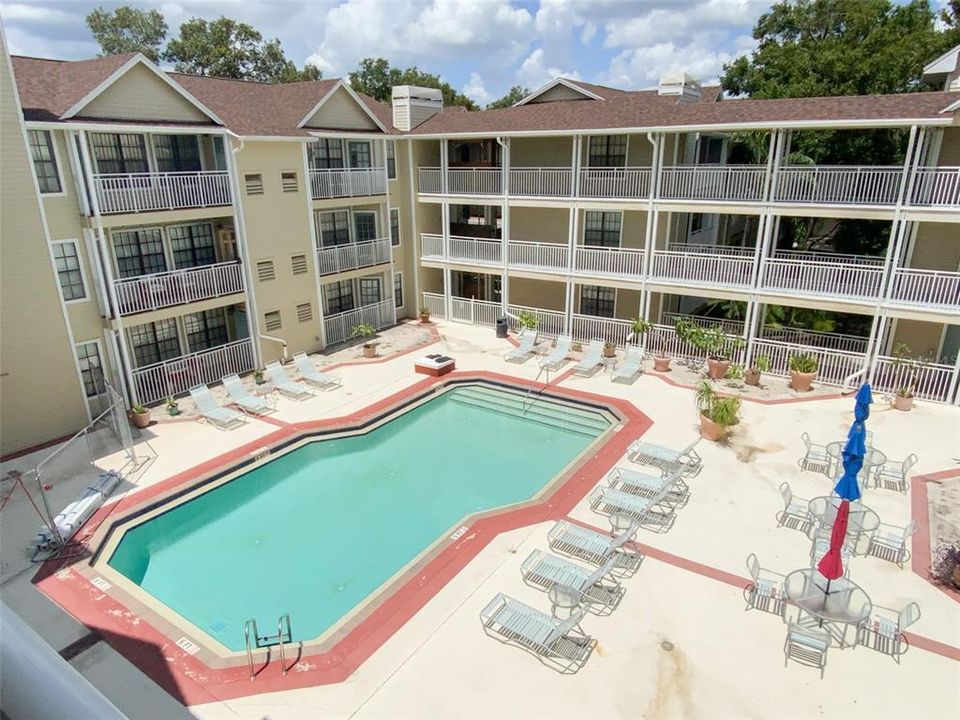 Active With Contract: $1,695 (1 beds, 1 baths, 631 Square Feet)