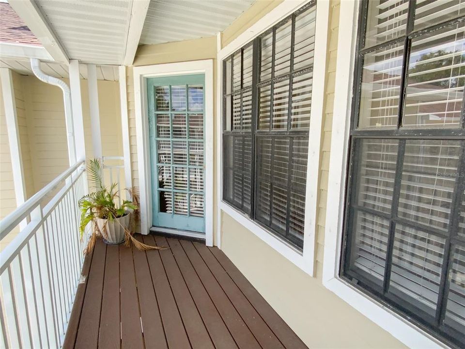 Active With Contract: $1,695 (1 beds, 1 baths, 631 Square Feet)