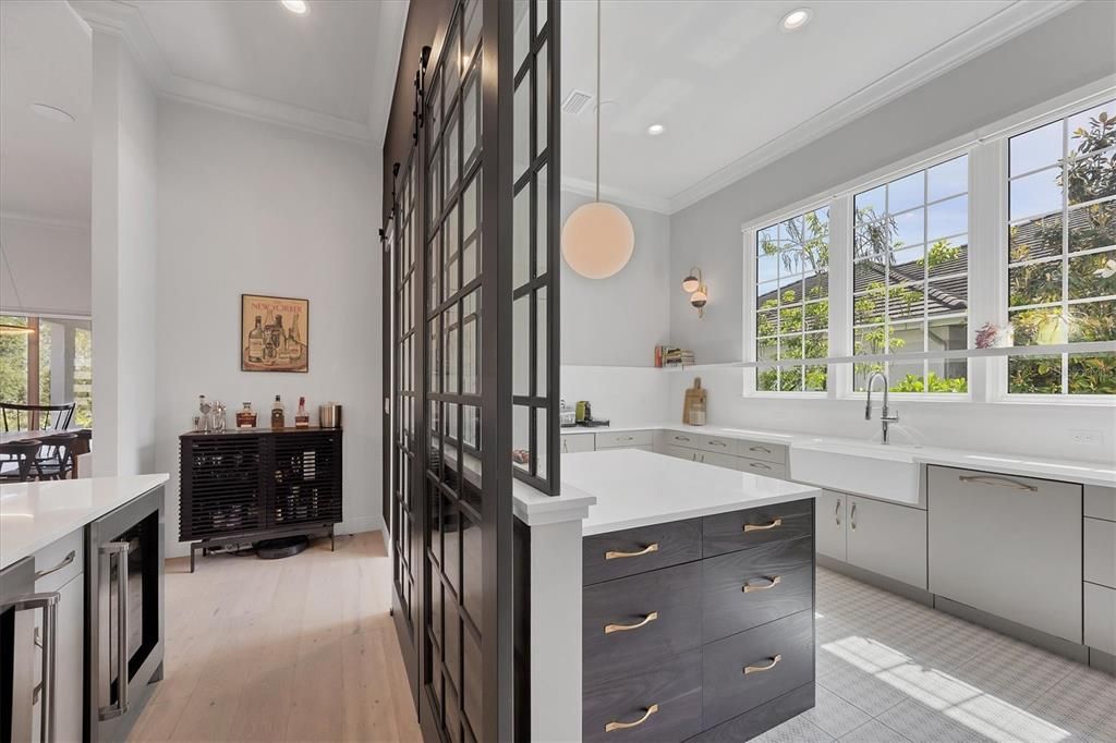 合同活跃: $2,595,000 (3 贝兹, 3 浴室, 3377 平方英尺)