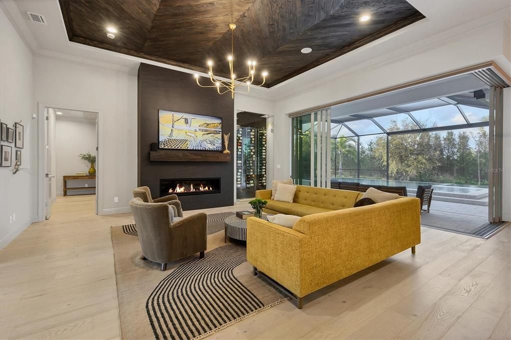 合同活跃: $2,595,000 (3 贝兹, 3 浴室, 3377 平方英尺)