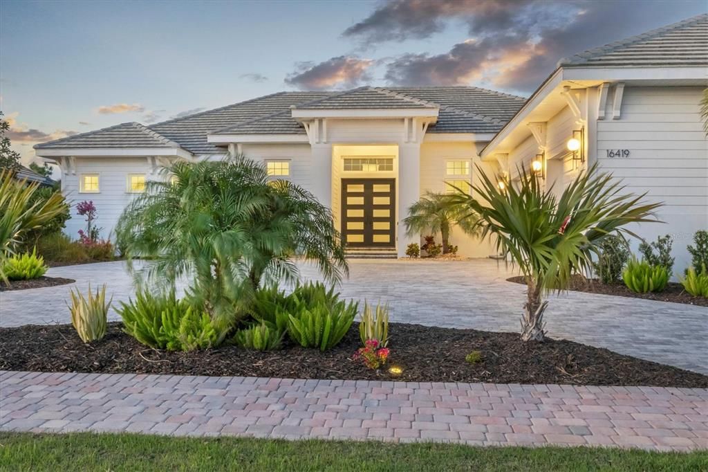 合同活跃: $2,595,000 (3 贝兹, 3 浴室, 3377 平方英尺)