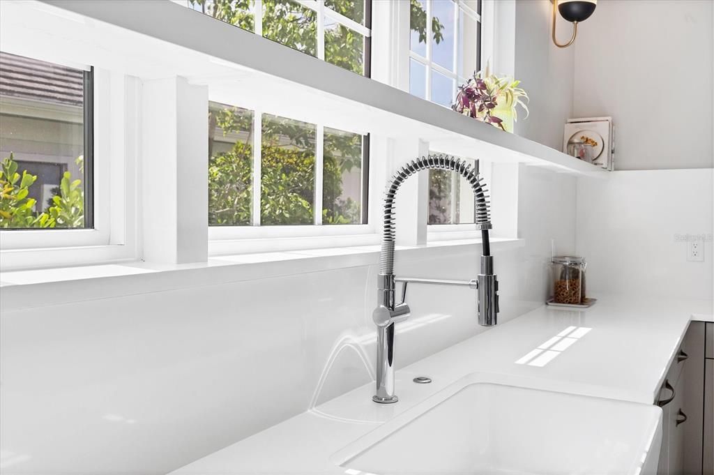 合同活跃: $2,595,000 (3 贝兹, 3 浴室, 3377 平方英尺)