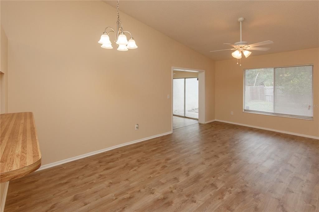 出租: $1,547 (2 贝兹, 2 浴室, 1020 平方英尺)