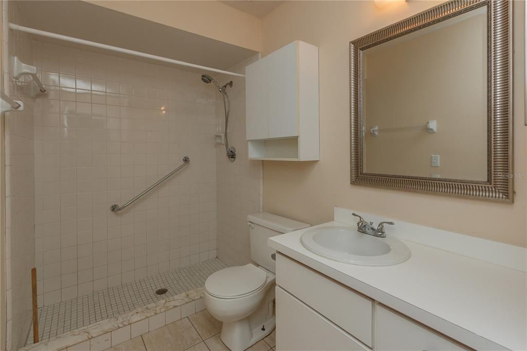 出租: $1,547 (2 贝兹, 2 浴室, 1020 平方英尺)