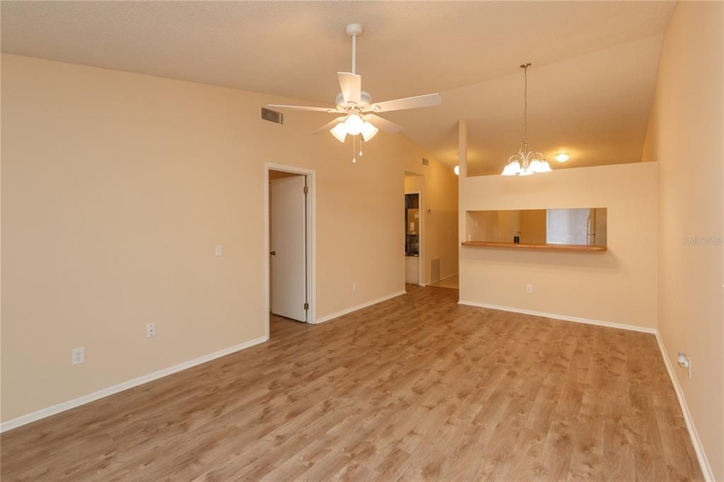 出租: $1,547 (2 贝兹, 2 浴室, 1020 平方英尺)