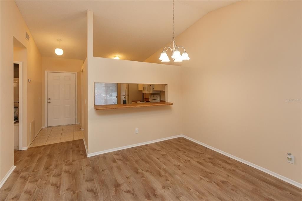 出租: $1,547 (2 贝兹, 2 浴室, 1020 平方英尺)