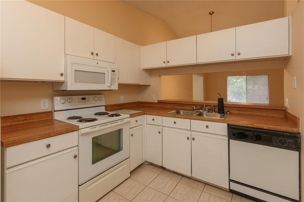 出租: $1,547 (2 贝兹, 2 浴室, 1020 平方英尺)