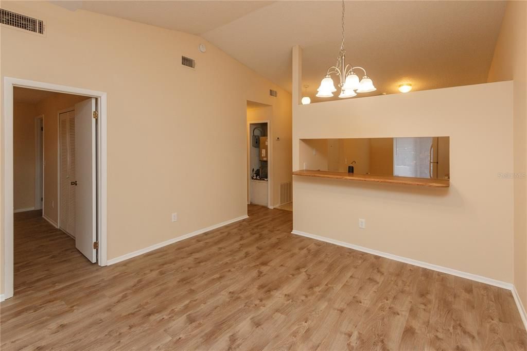 出租: $1,547 (2 贝兹, 2 浴室, 1020 平方英尺)