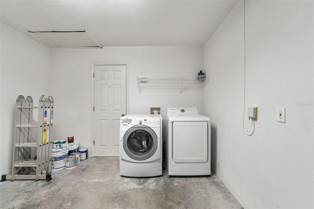 合同活跃: $259,999 (3 贝兹, 2 浴室, 1242 平方英尺)