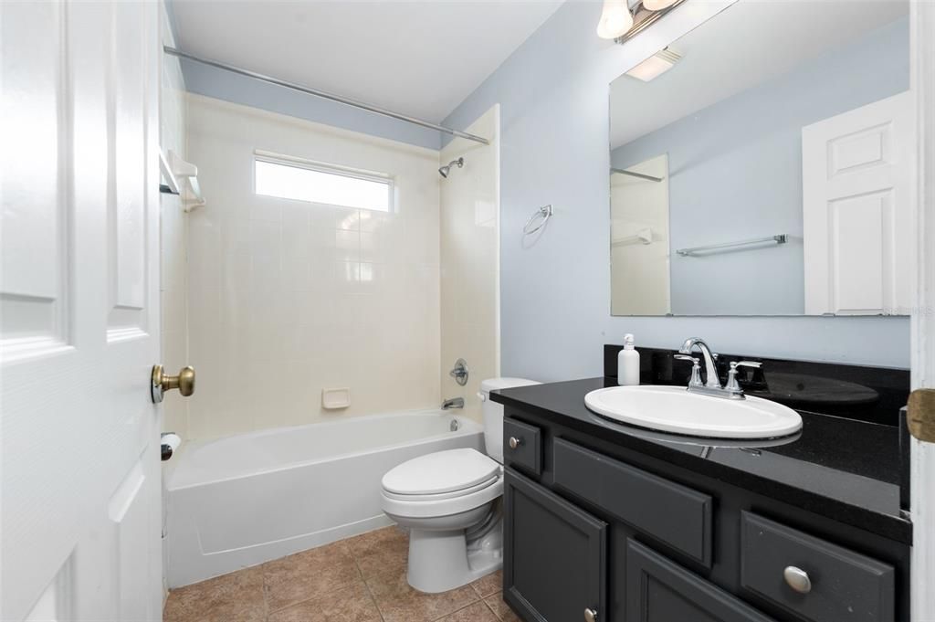 合同活跃: $259,999 (3 贝兹, 2 浴室, 1242 平方英尺)