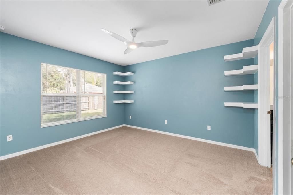 合同活跃: $259,999 (3 贝兹, 2 浴室, 1242 平方英尺)