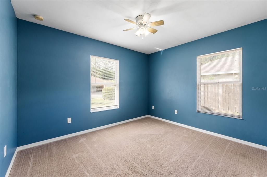 合同活跃: $259,999 (3 贝兹, 2 浴室, 1242 平方英尺)