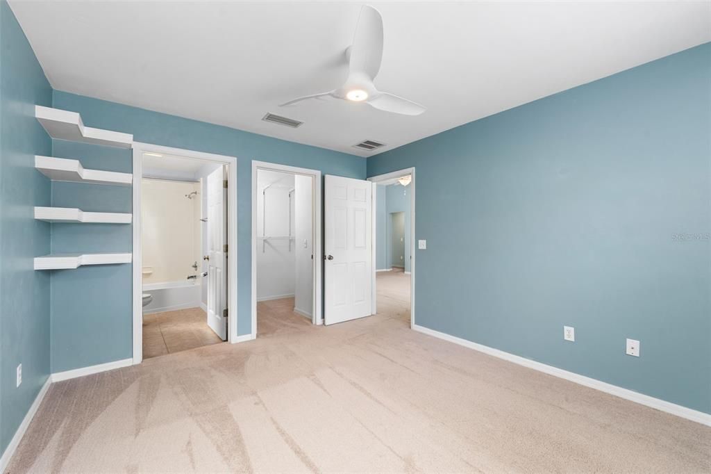 合同活跃: $259,999 (3 贝兹, 2 浴室, 1242 平方英尺)