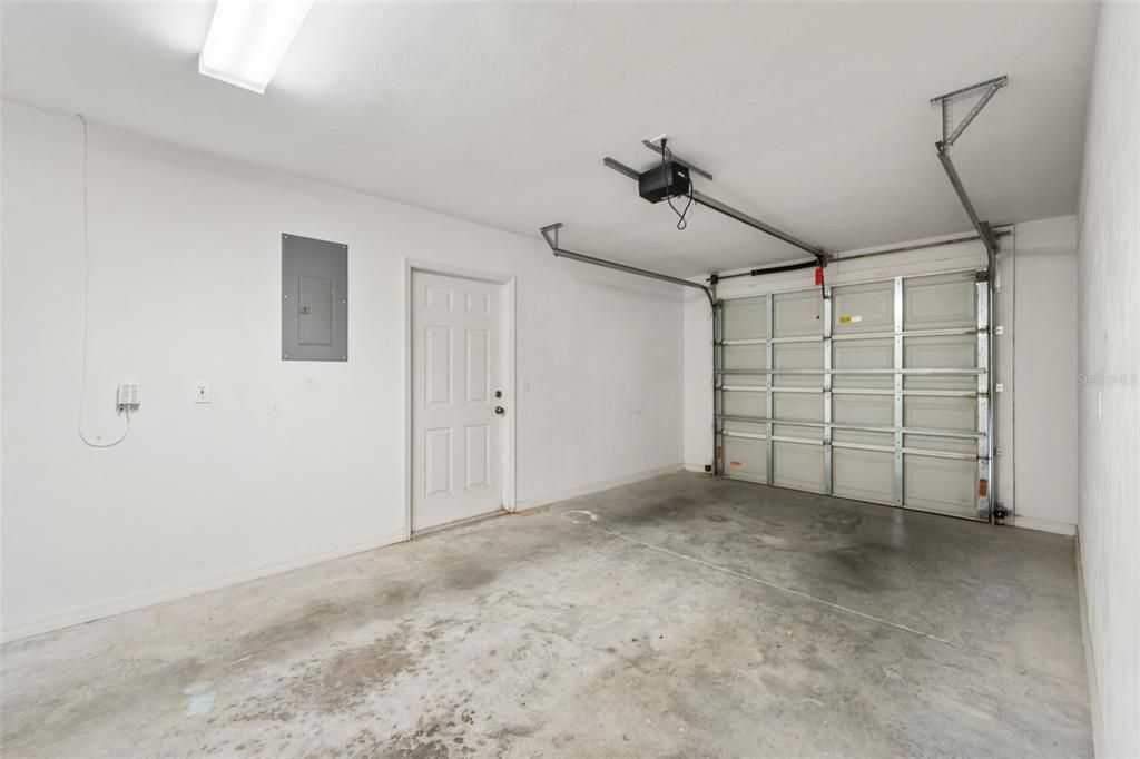 合同活跃: $259,999 (3 贝兹, 2 浴室, 1242 平方英尺)